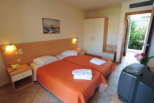 Thinalos Aparthotel Acharavi  Exteriör bild