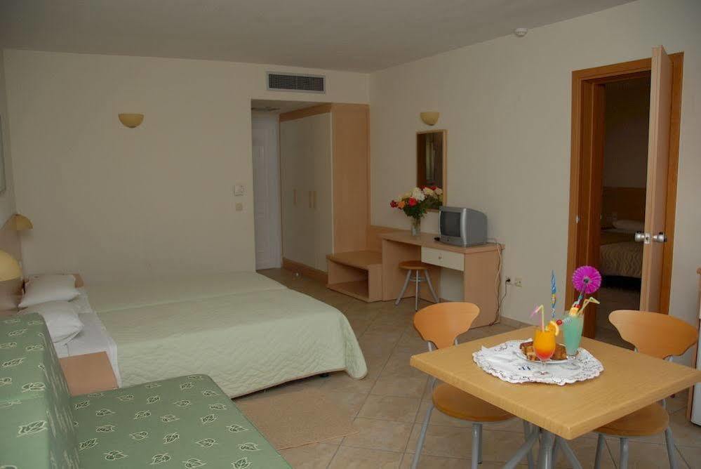 Thinalos Aparthotel Acharavi  Exteriör bild