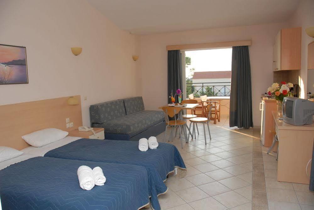Thinalos Aparthotel Acharavi  Exteriör bild